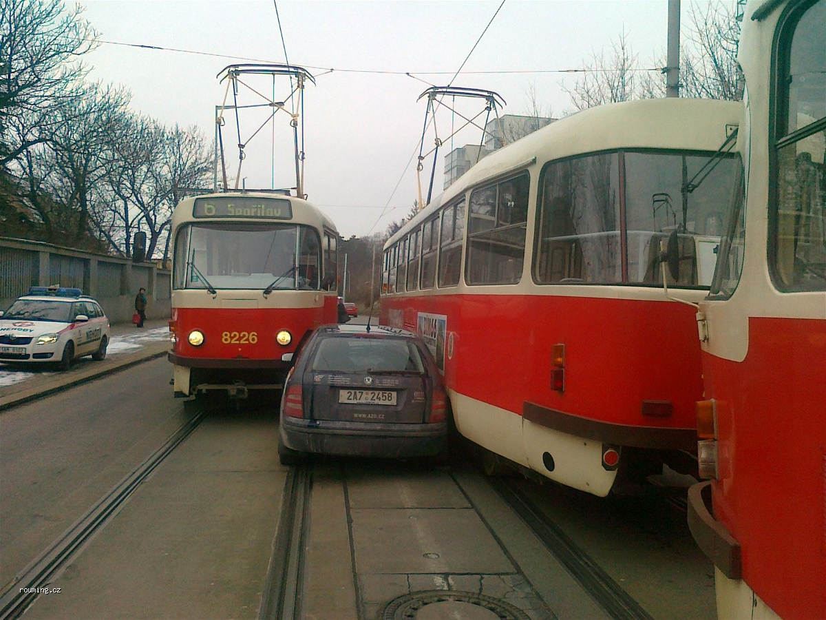predjizdet_tramvaj.jpg