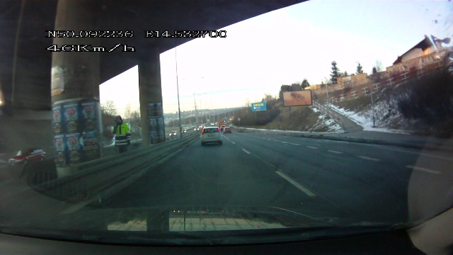 prumyslova_laser_pcr_za-sloupem-a-odstavena-cervena-oktavka_aa.jpg