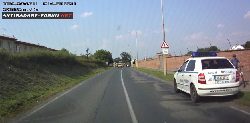 obecni-policie-mesice-6S36214-web.jpg